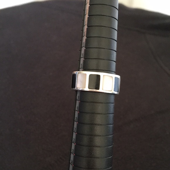 Sterling Silver Ring with Mother of Pearl and Black Ónyx Inlay - Picture 1 of 5